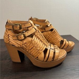 Leather platform sandals, size 7